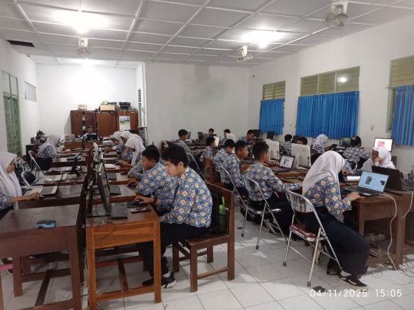 DESAIN KALENDER MEJA TAHUN 2026